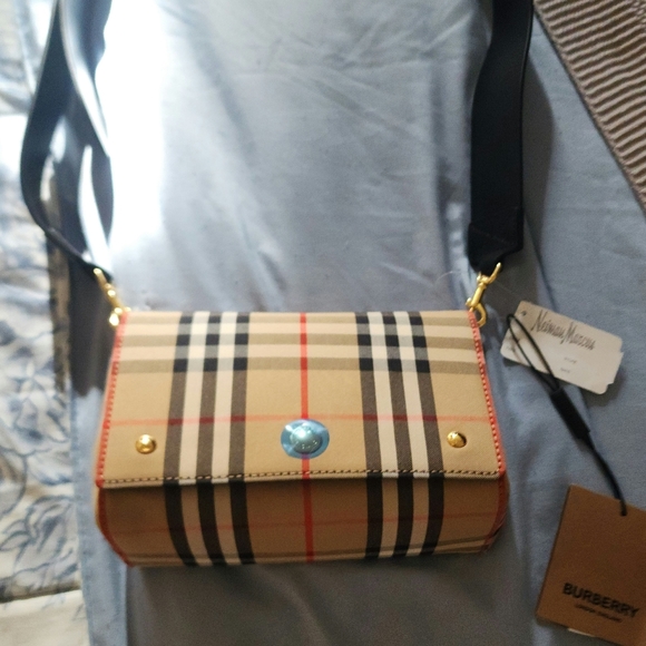 BURBERRY (LIKE NEW) cross body, belt bag. Original Tag Still Attached - Picture 4 of 4